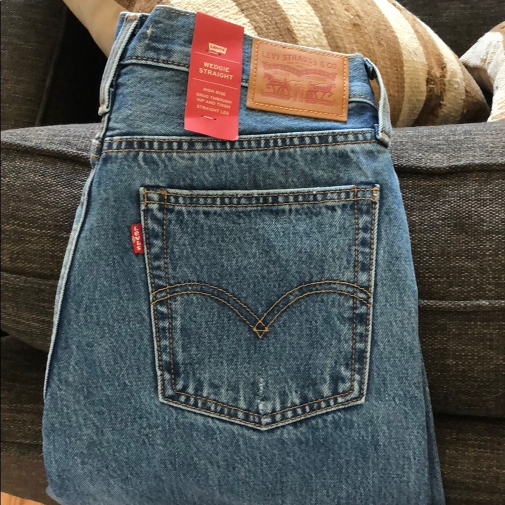Levi’s Wedgie straight leg jean before dawn wash - Picture 6 of 7